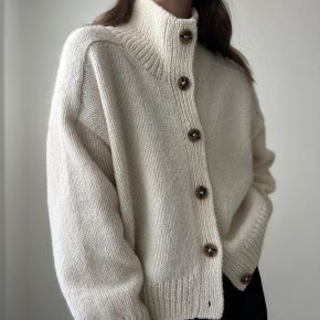 [Вяжи.ру, Hailey Smedley] Жакет спицами Lakes Jacket — базовый вязаный жакет на пуговицах (2026)