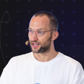 Новое окружение. Идентичность и самооценка. Август 2025 (Антон Антонов)